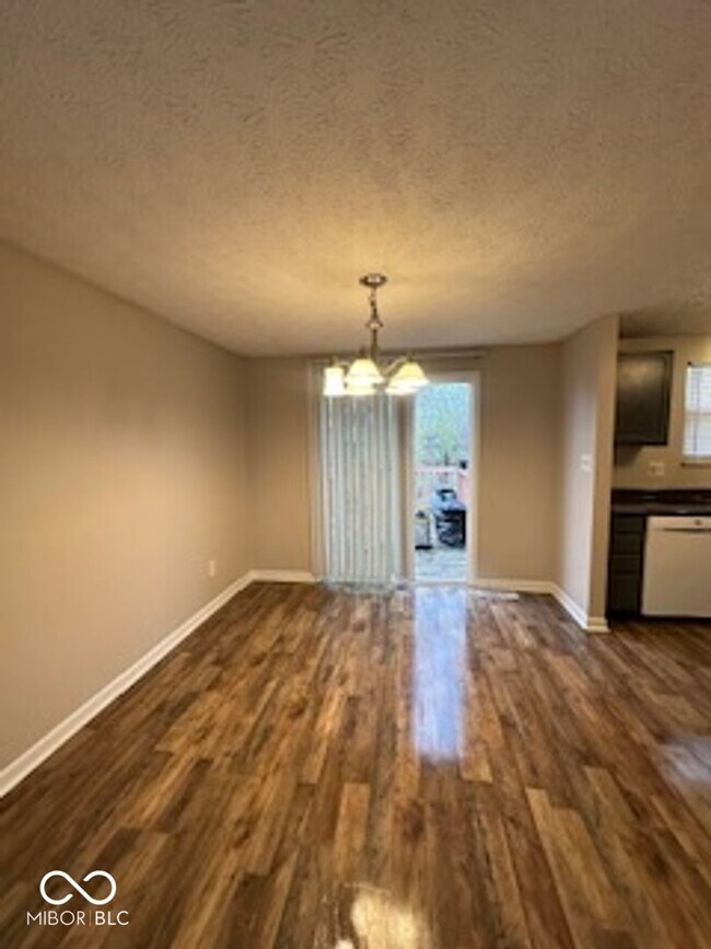 Building Photo - 3565 Valley Lake Dr