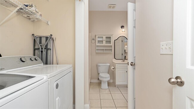 Building Photo - 4880 Dahlia Ct