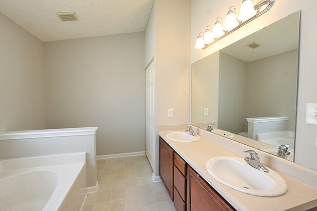 Building Photo - 4 Bedroom Home w/ Large Backyard Near RTP & Brier Creek