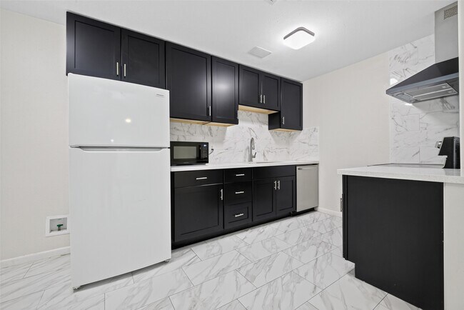 Building Photo - 5929 Queensloch Dr