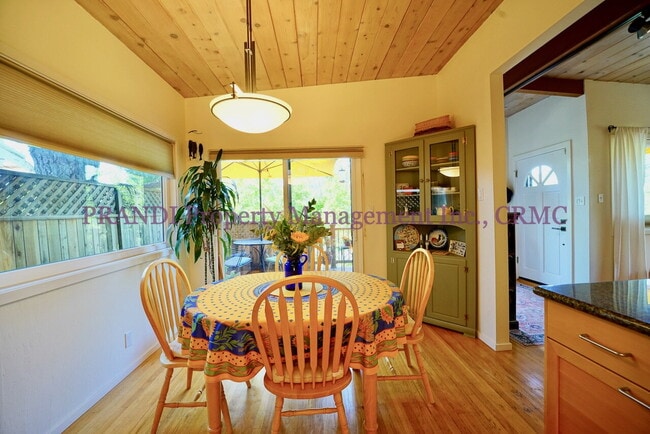 Building Photo - Quality San Anselmo Home Near Parks and Sc...
