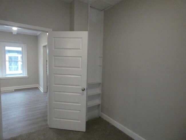 Building Photo - Hot Area-All redone-North Kansas City Home