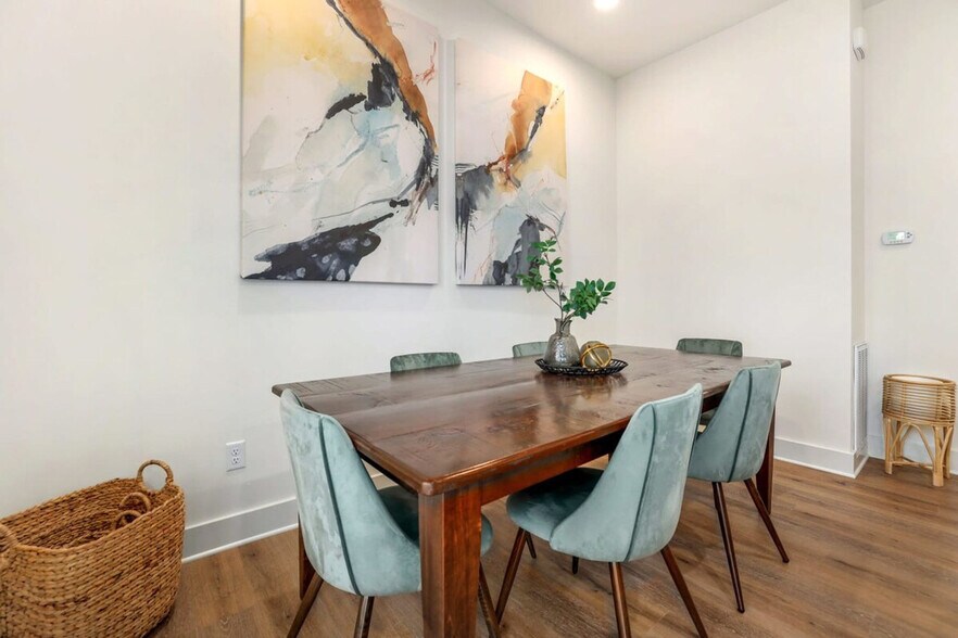 Building Photo - 372 S Hill Ave