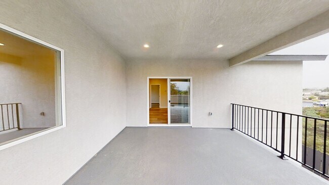Building Photo - Remodeled 3BD/1BA!! Private Deck