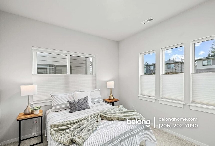 Building Photo - 33352 Holly Ave SE