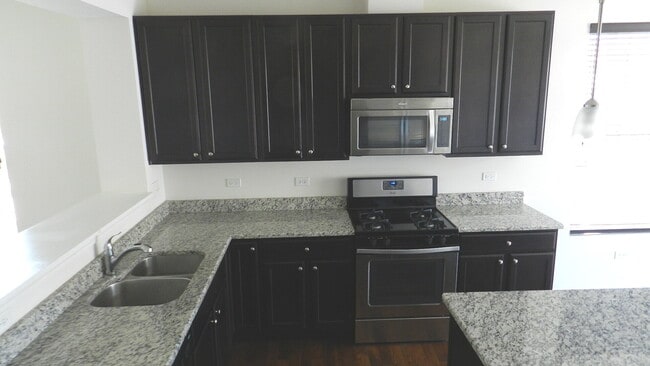 Building Photo - 2817 Henley Ln