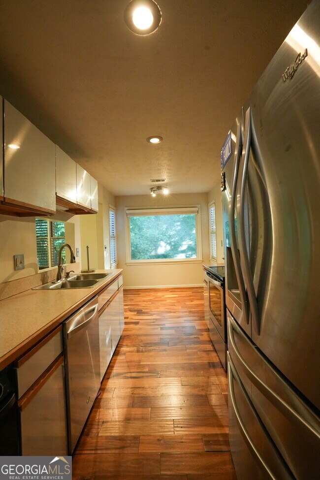 Building Photo - 3 Normandy Ct