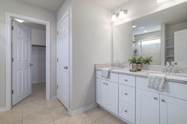 Building Photo - 6792 Catania Loop