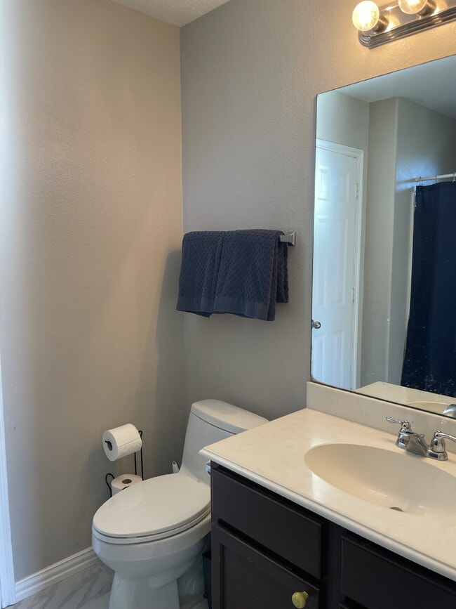 Building Photo - Begin the school year in this wonderful single story home with a spacious floorpan in Indian Forest.