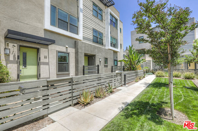 Primary Photo - 3901 Eagle Rock Blvd
