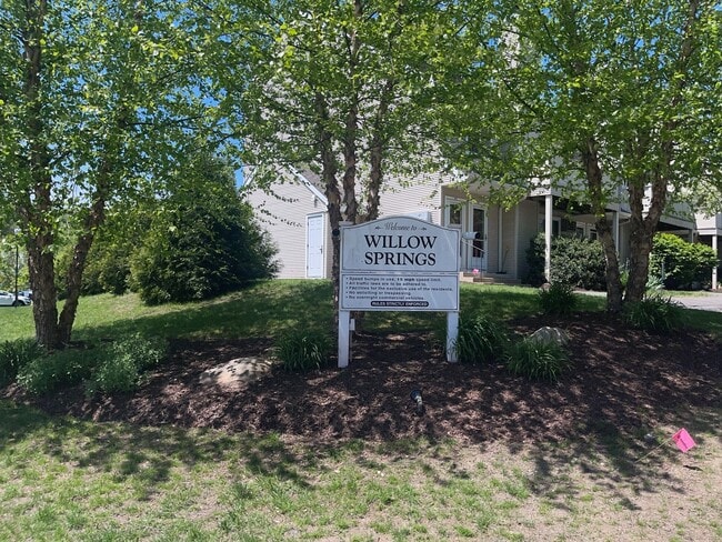 Building Photo - 52 Willow Springs