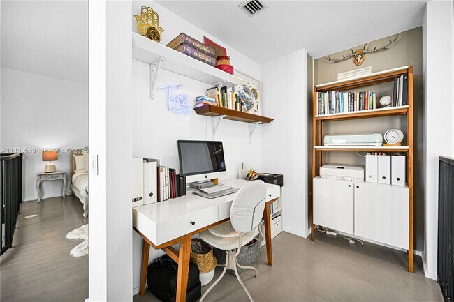 Building Photo - 300 S Biscayne Blvd