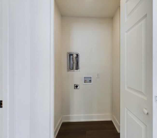 Building Photo - 8600 Countryshire Ln