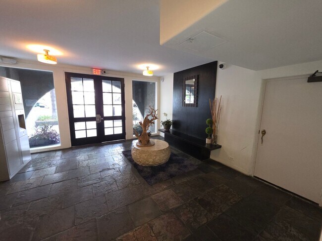 Building Photo - 1351 N Orange Dr