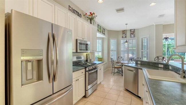 Building Photo - 6909 Lennox Pl