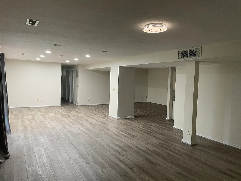 Building Photo - 914 Shandra Dr