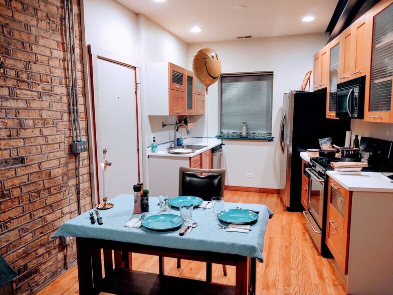 Building Photo - 321 Custer Ave