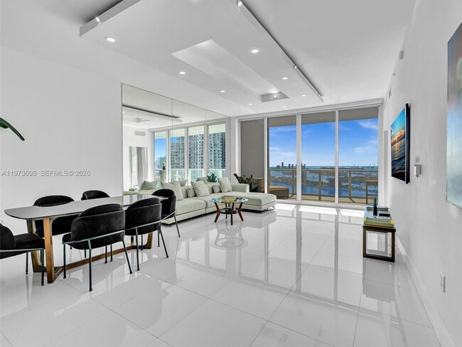 Building Photo - 2020 N Bayshore Dr