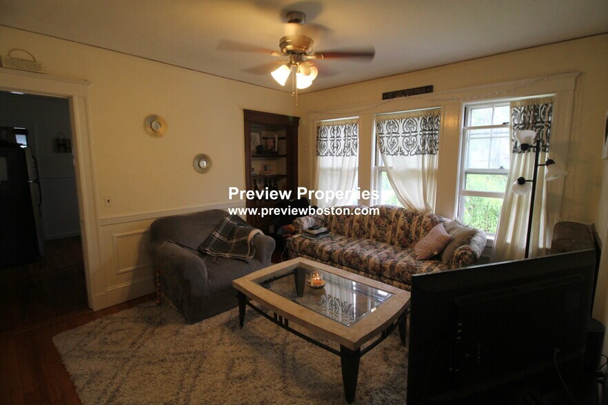 Building Photo - 14 Champney St