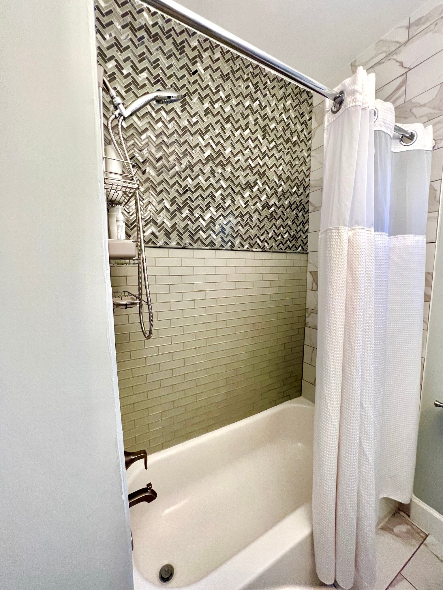 Main floor bathroom with tub - 2506 E Woodland Cir
