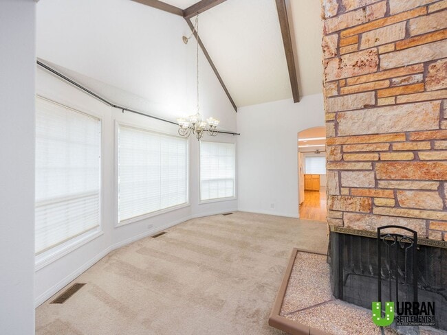 Building Photo - Spacious Glenrose Retreat | 3 Bed + Shop + Private Wooded Setting