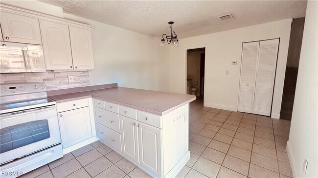 Building Photo - 1715 Park Meadows Dr