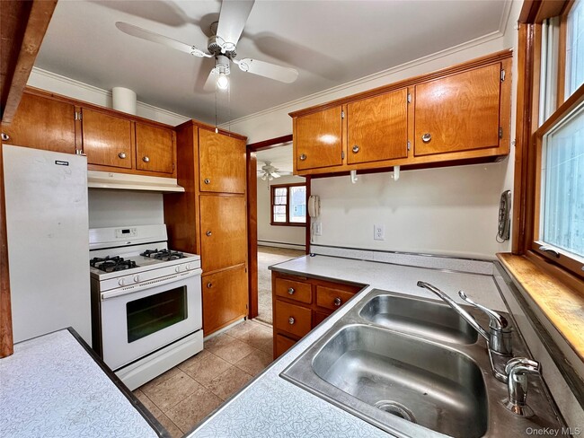 Building Photo - 10 Smith St