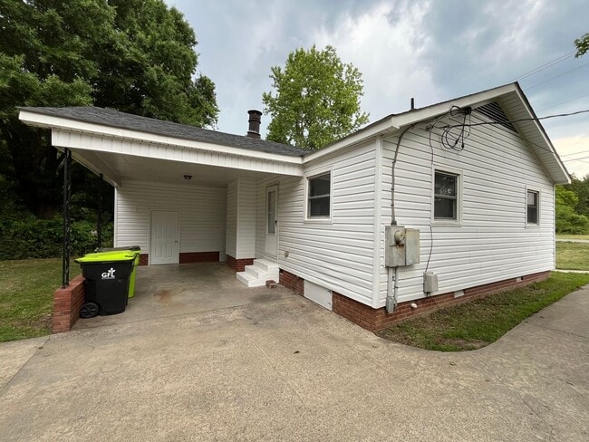 Building Photo - Burlington / Haw River
