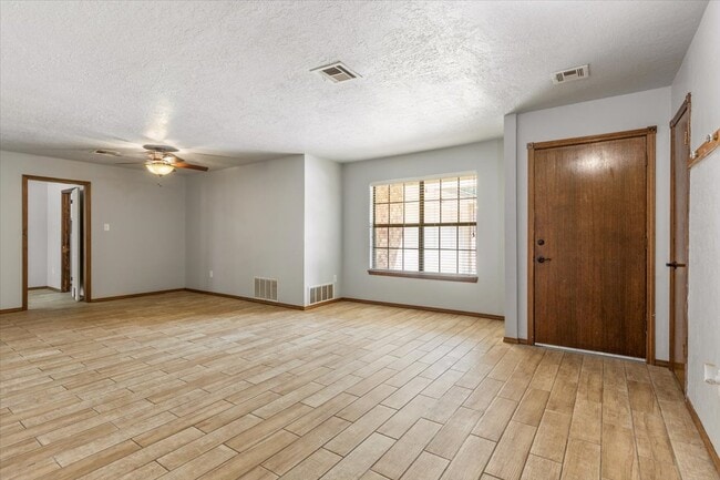 Building Photo - 2508 NE Turtle Creek Dr