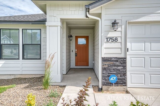 Building Photo - 1758 E Eddington St