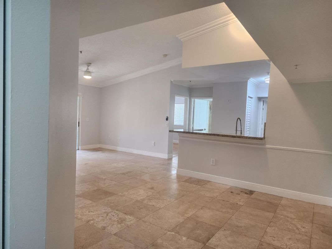 Building Photo - 2494 Centergate Dr