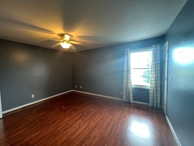 Building Photo - CHATHAM 2BEDROOM 1.5 BATH CONDO