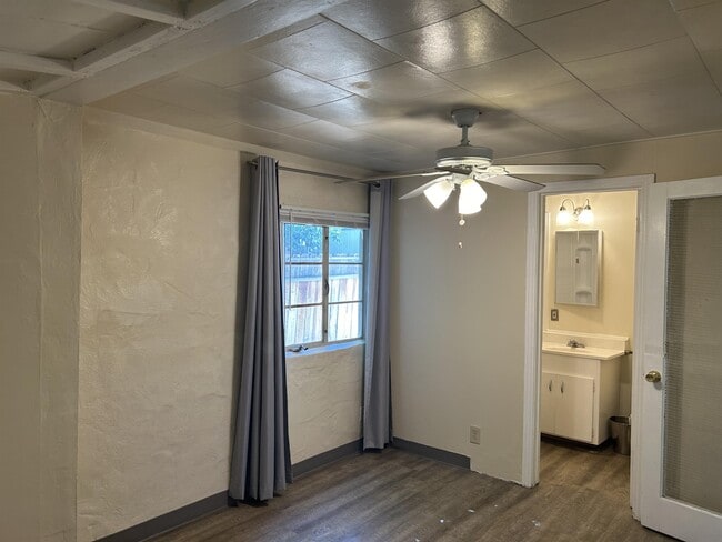 Building Photo - 517 Dawn Dr