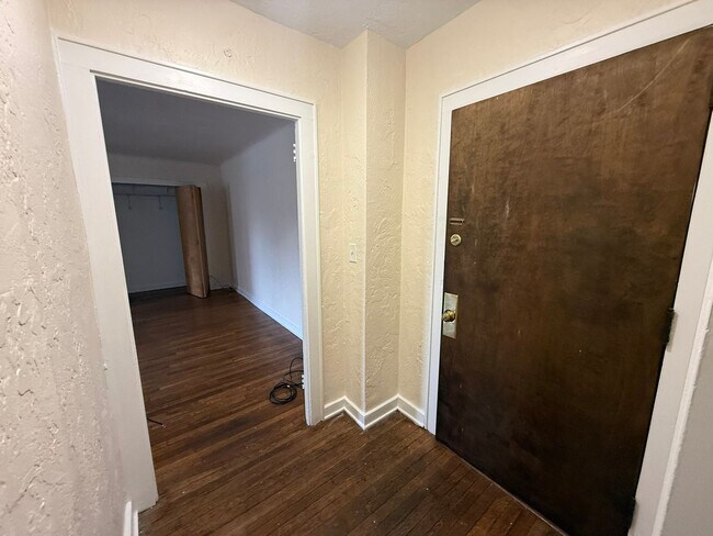 Interior Photo - King Edward Annex Apartments