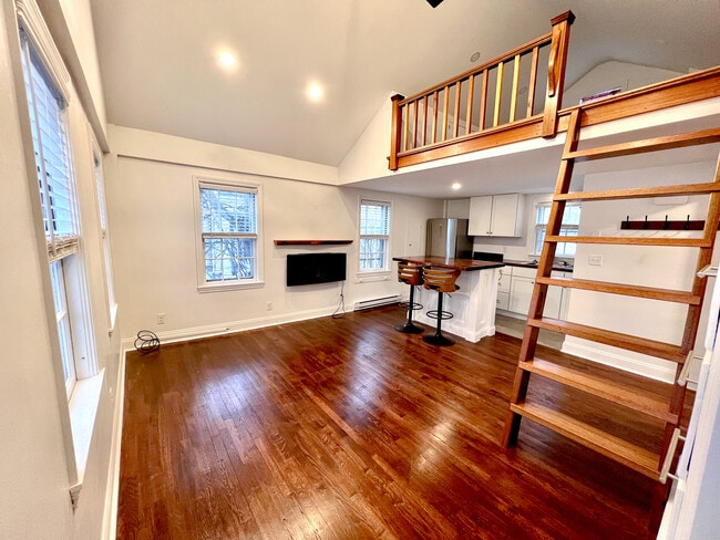 Open living space with natural lighting - 21 Washington St