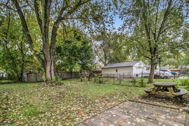 Building Photo - 548 Dayton Ave