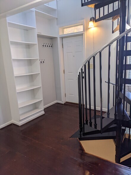 Built in bookshelves in living room - 1528 Olive St