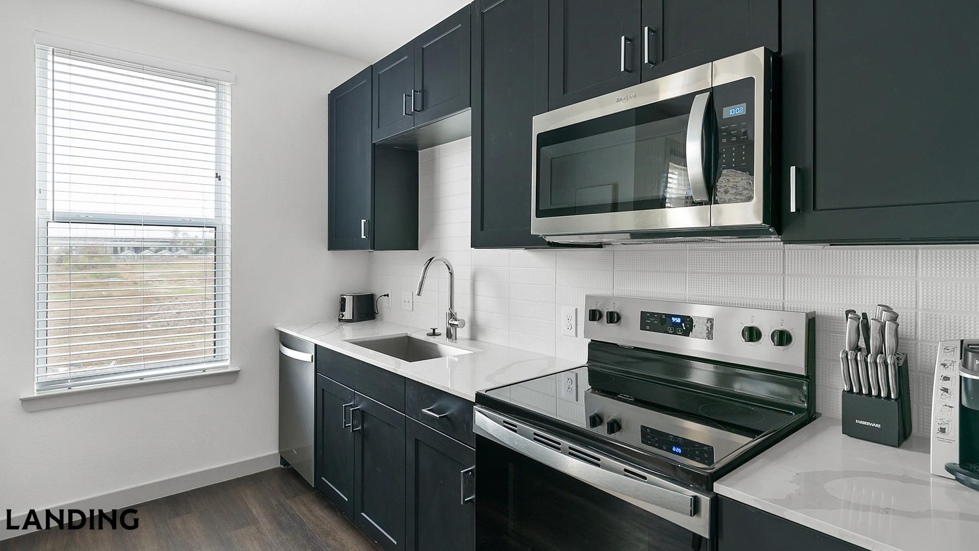 Building Photo - 91 Jensen Dr