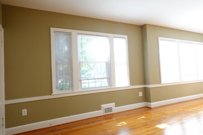 Building Photo - 800 Maplewood Ave