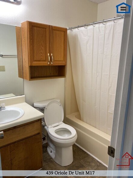 Building Photo - 439 Oriole Dr