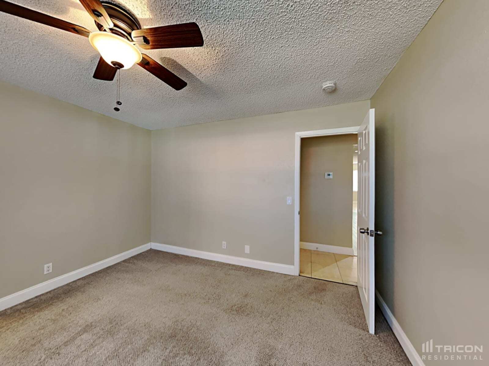 Building Photo - 1721 W Comanche Ave
