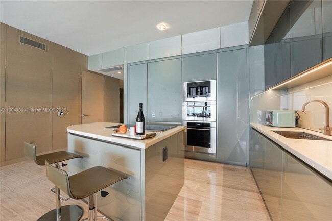 Building Photo - 18975 Collins Ave