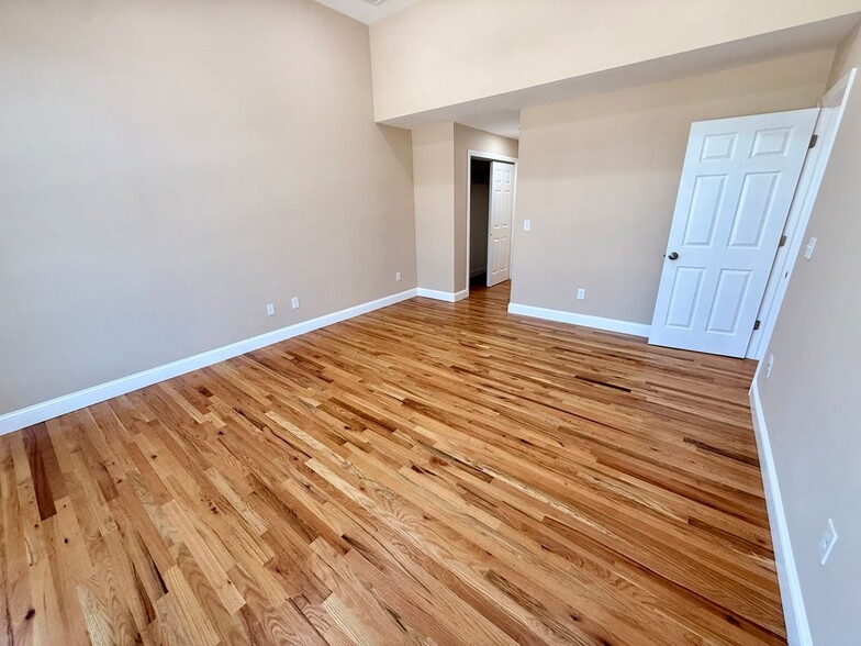 Building Photo - 230 Clark St