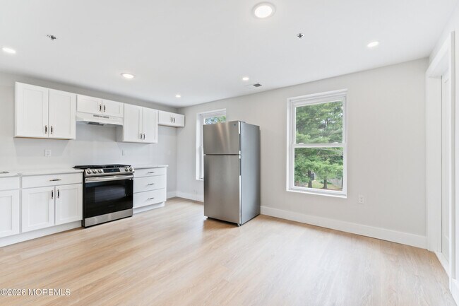 Building Photo - 64 W Main St