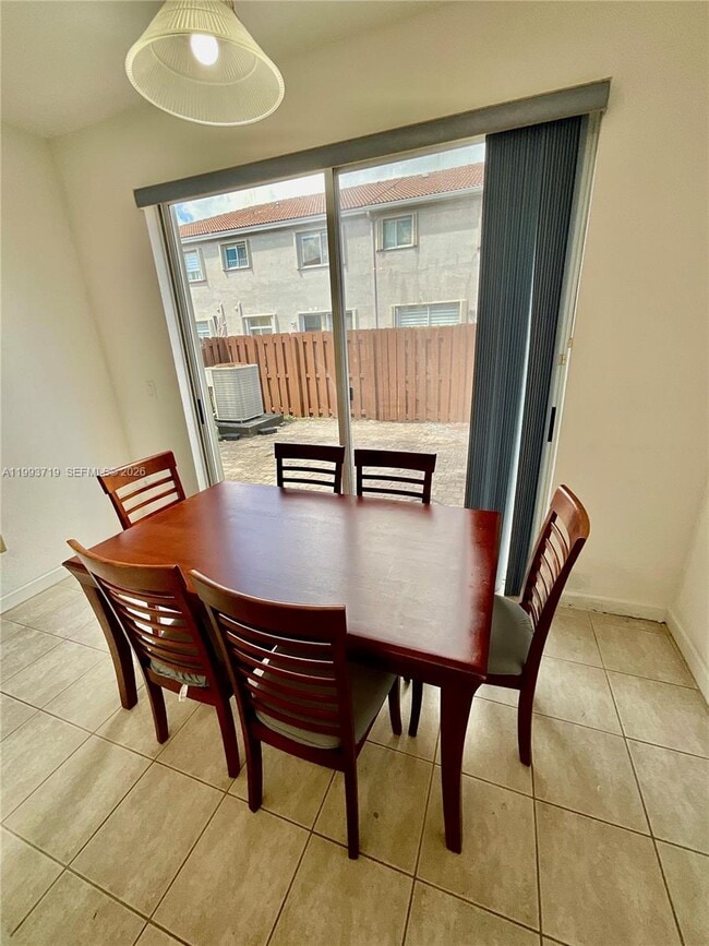 Building Photo - 5628 NW 113th Ave