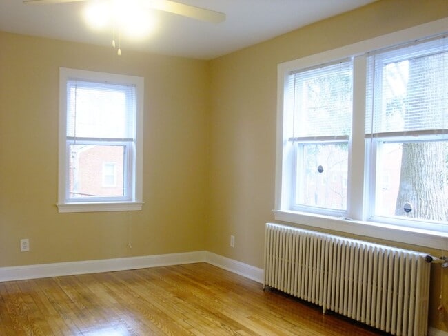 Building Photo - 8405 Greenwood Ave