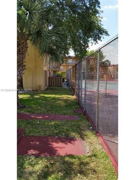 Building Photo - 7155 Miami Lakes Dr