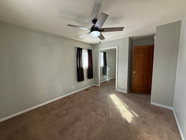 Building Photo - 719 Surrey Dr