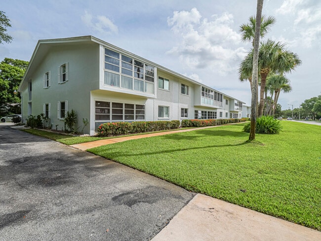 Building Photo - 600 Royal Palm Blvd