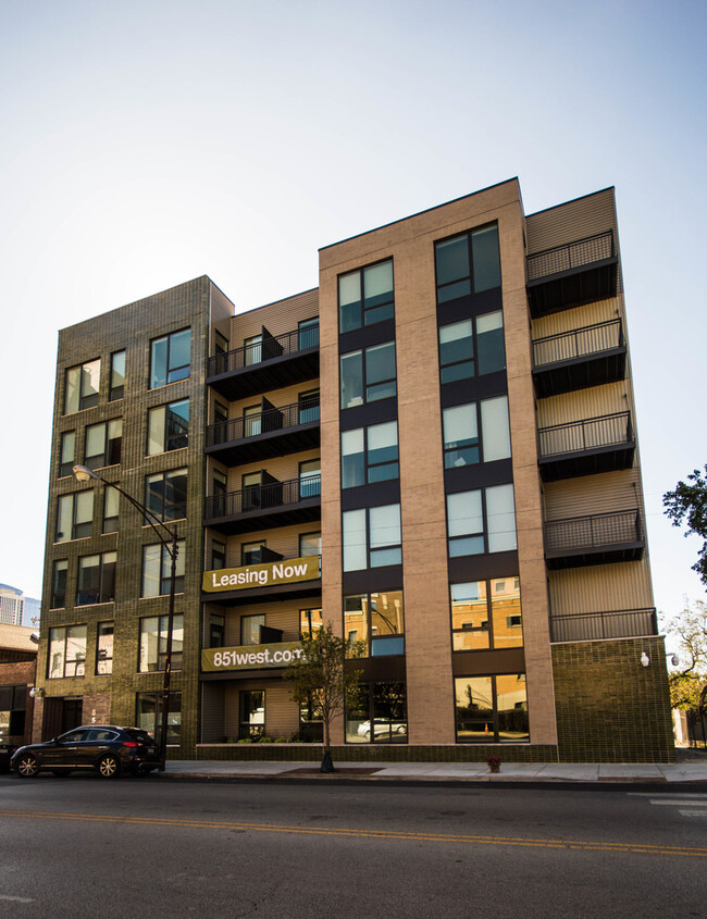 Primary Photo - 851 W Grand Ave